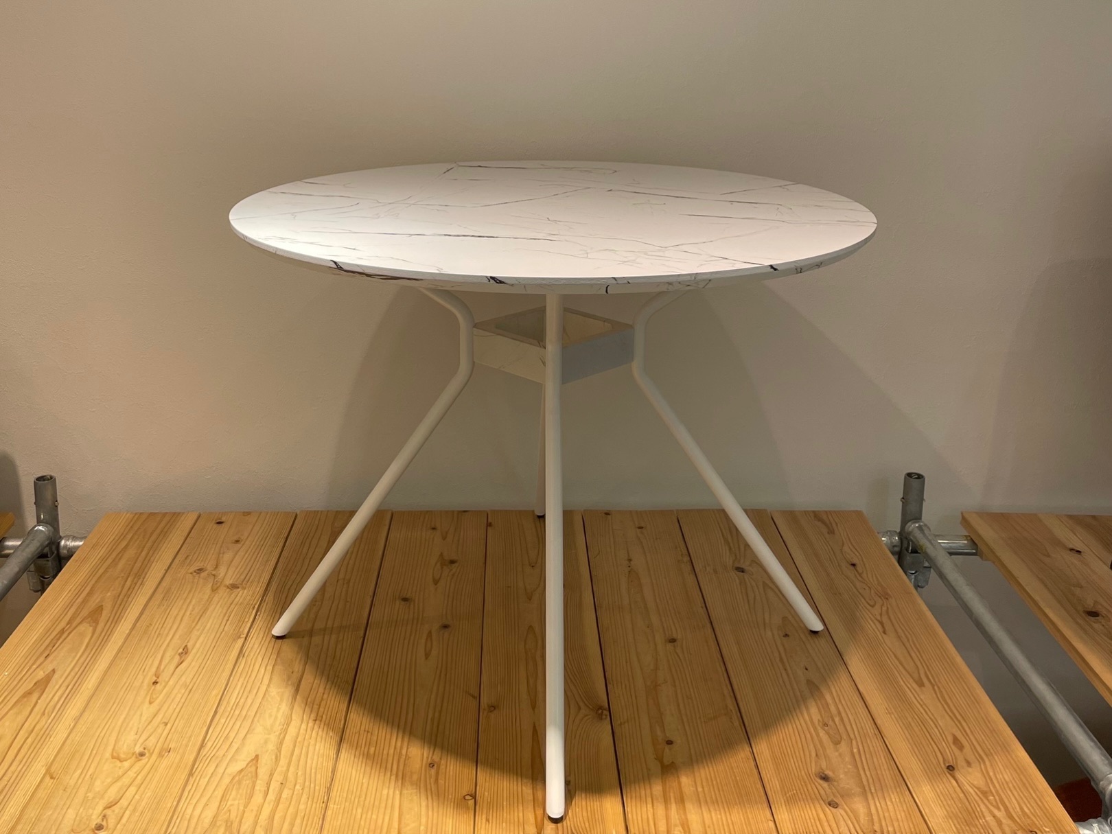 新商品テーブルのご紹介】 - スタッフブログ