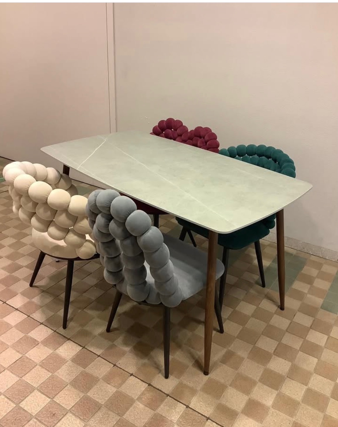 お手入れが楽！高級感あふれるセラミックテーブル - スタッフブログ